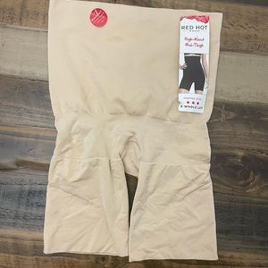 SPANX Red Hot Flat Out Flawless High Waist Mid
Thigh Body Shaper